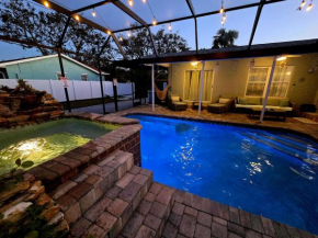 Waterfall Retreat! Beachy cottage near the bay with gorgeous waterfall pool!